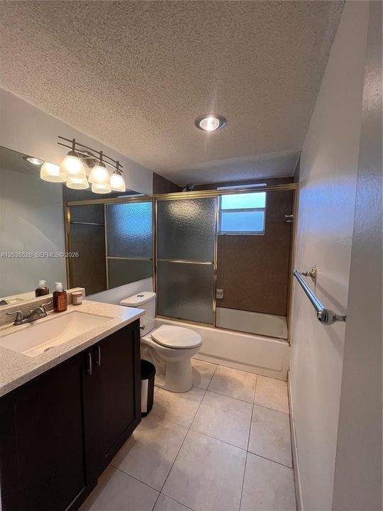 Active With Contract: $1,950 (2 beds, 2 baths, 1260 Square Feet)