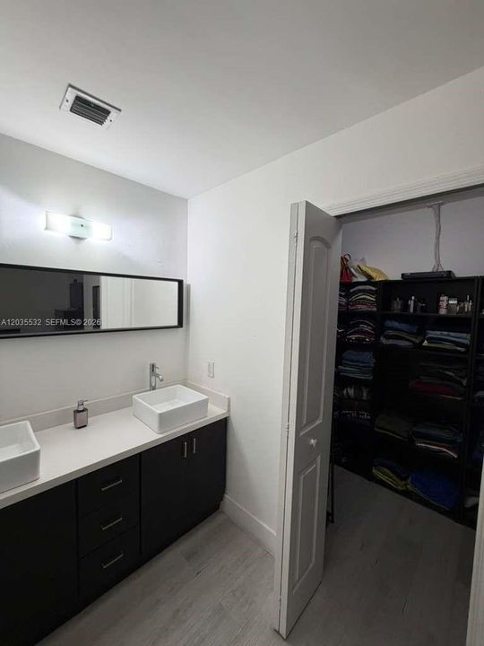 For Sale: $575,000 (4 beds, 2 baths, 1425 Square Feet)