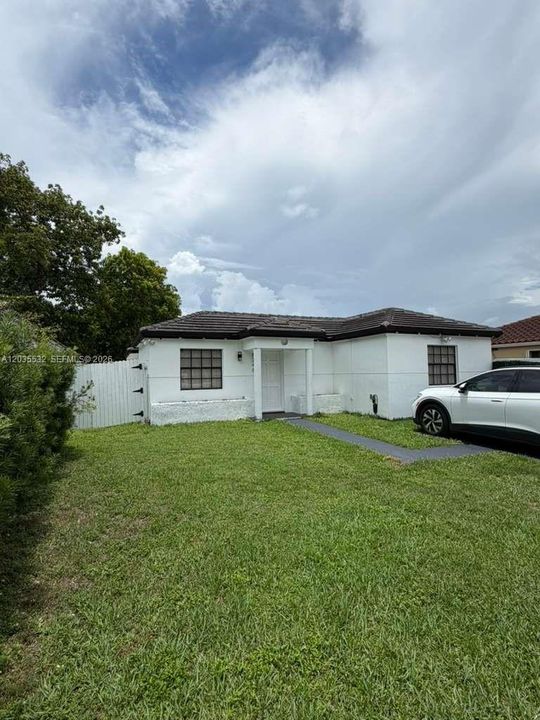 For Sale: $575,000 (4 beds, 2 baths, 1425 Square Feet)