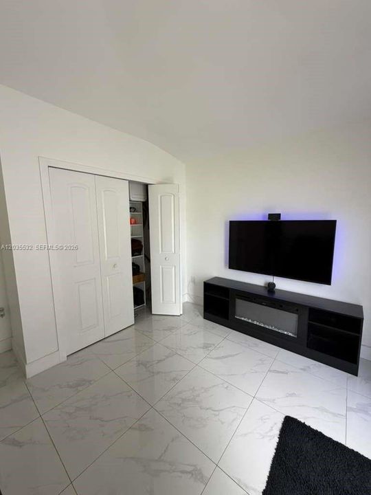 For Sale: $575,000 (4 beds, 2 baths, 1425 Square Feet)