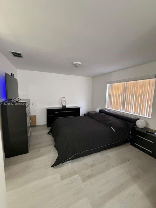 For Sale: $575,000 (4 beds, 2 baths, 1425 Square Feet)