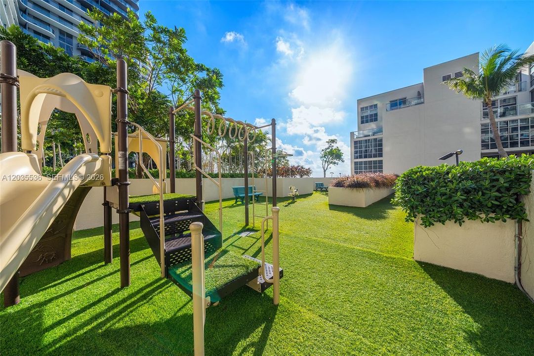 В аренду: $8,900 (2 спален, 2 ванн, 1577 Квадратных фут)