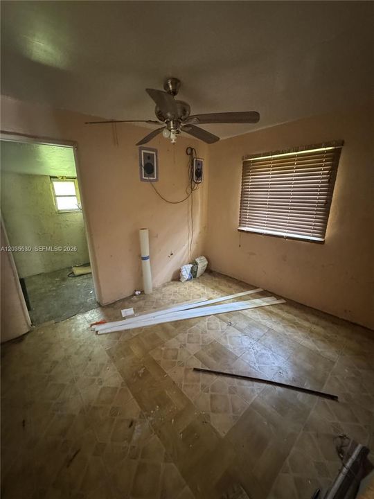 For Sale: $249,999 (2 beds, 1 baths, 720 Square Feet)