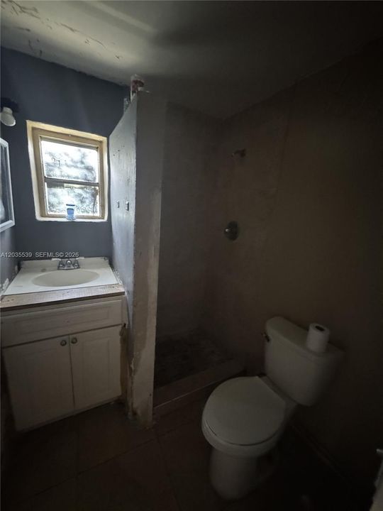 For Sale: $249,999 (2 beds, 1 baths, 720 Square Feet)