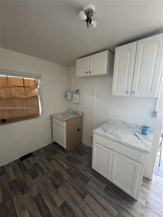 For Sale: $249,999 (2 beds, 1 baths, 720 Square Feet)