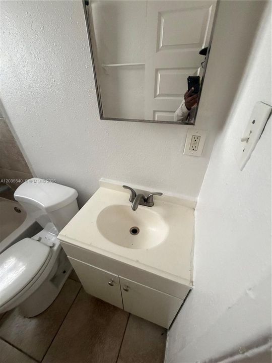 For Rent: $1,400 (1 beds, 1 baths, 895 Square Feet)