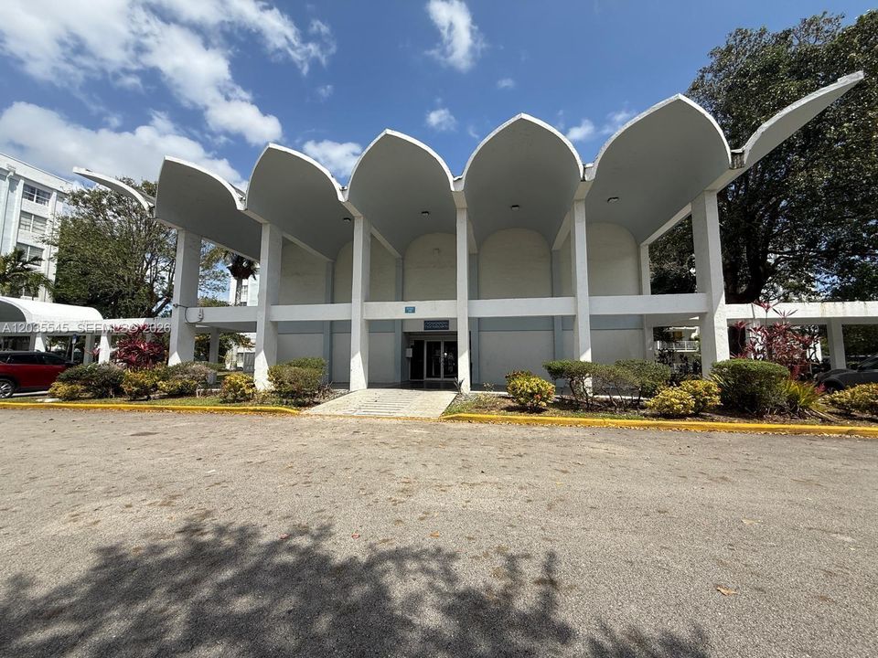 For Rent: $1,900 (2 beds, 2 baths, 1175 Square Feet)