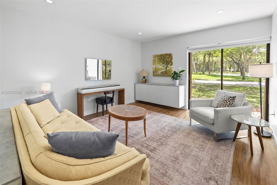For Sale: $500,000 (2 beds, 1 baths, 1080 Square Feet)