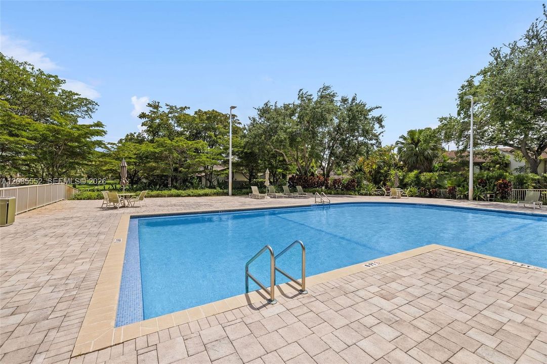 For Sale: $500,000 (2 beds, 1 baths, 1080 Square Feet)