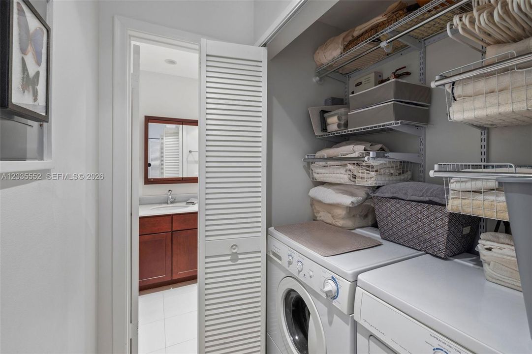 For Sale: $500,000 (2 beds, 1 baths, 1080 Square Feet)