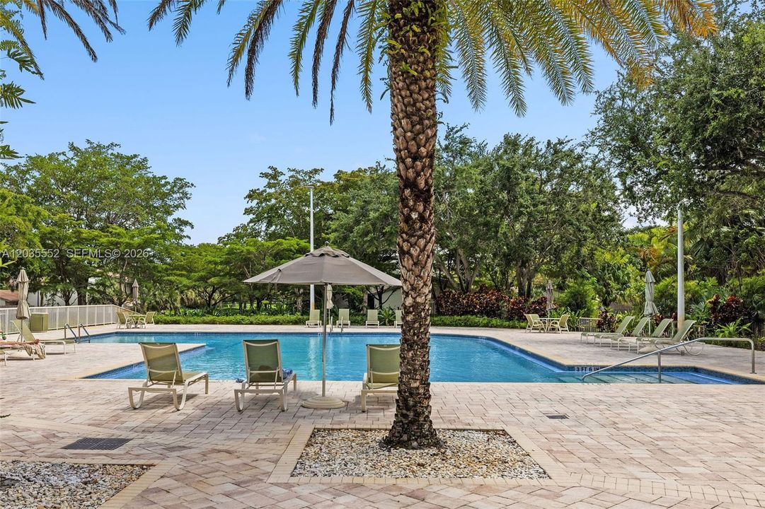 For Sale: $500,000 (2 beds, 1 baths, 1080 Square Feet)