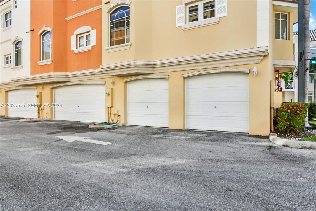 For Sale: $790,000 (3 beds, 2 baths, 1797 Square Feet)