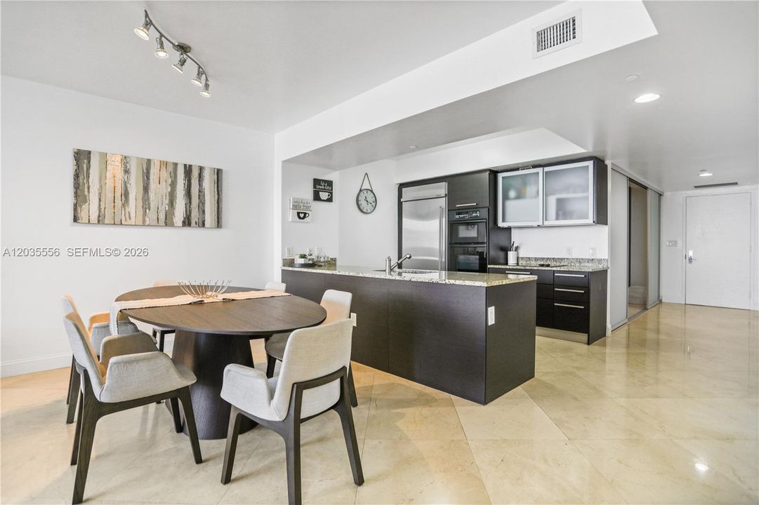 For Sale: $1,290,000 (3 beds, 2 baths, 1554 Square Feet)
