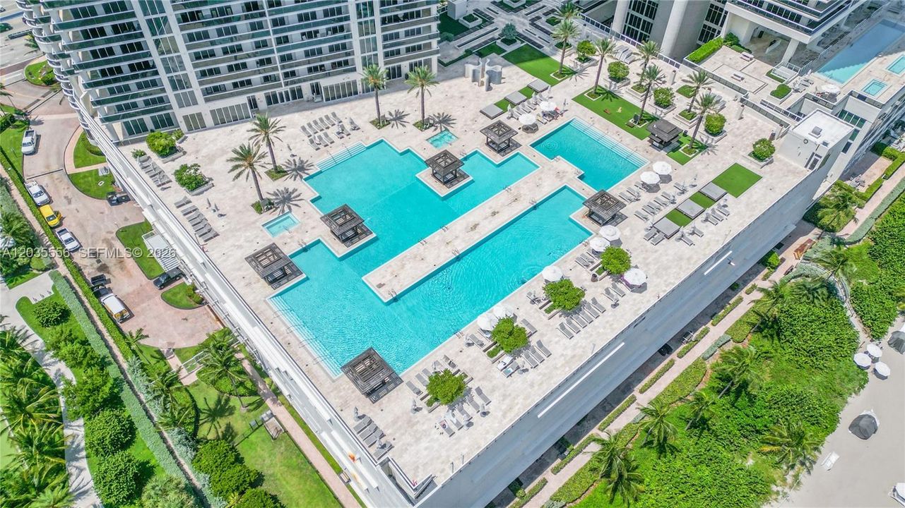 For Sale: $1,290,000 (3 beds, 2 baths, 1554 Square Feet)