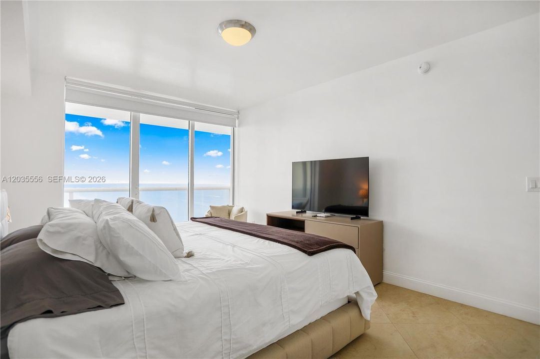 For Sale: $1,290,000 (3 beds, 2 baths, 1554 Square Feet)