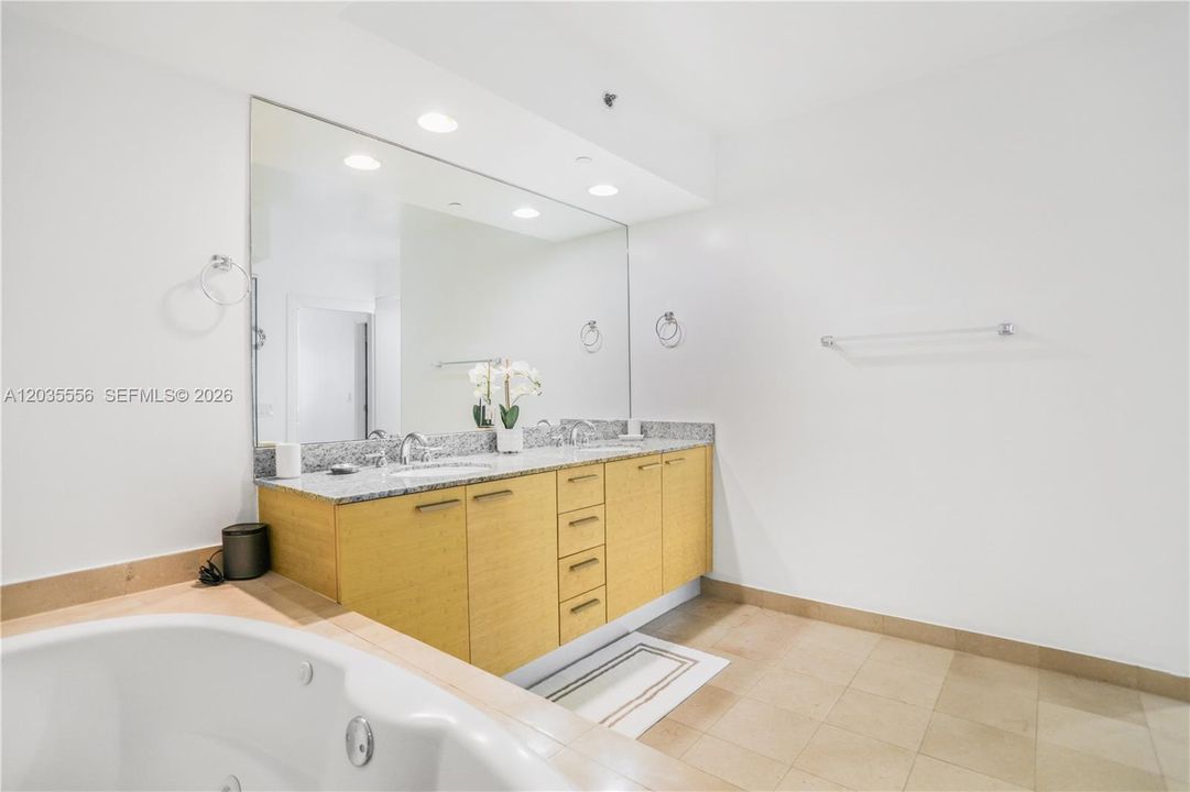 For Sale: $1,290,000 (3 beds, 2 baths, 1554 Square Feet)