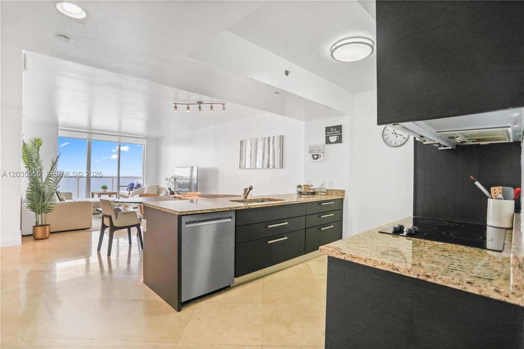 For Sale: $1,290,000 (3 beds, 2 baths, 1554 Square Feet)