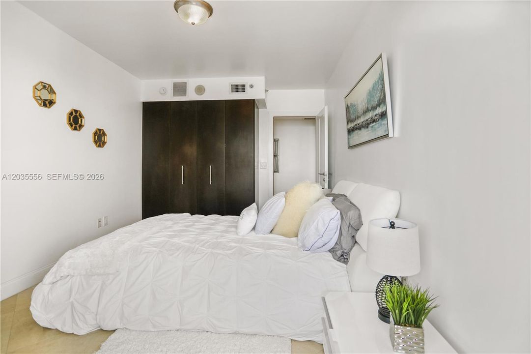 For Sale: $1,290,000 (3 beds, 2 baths, 1554 Square Feet)