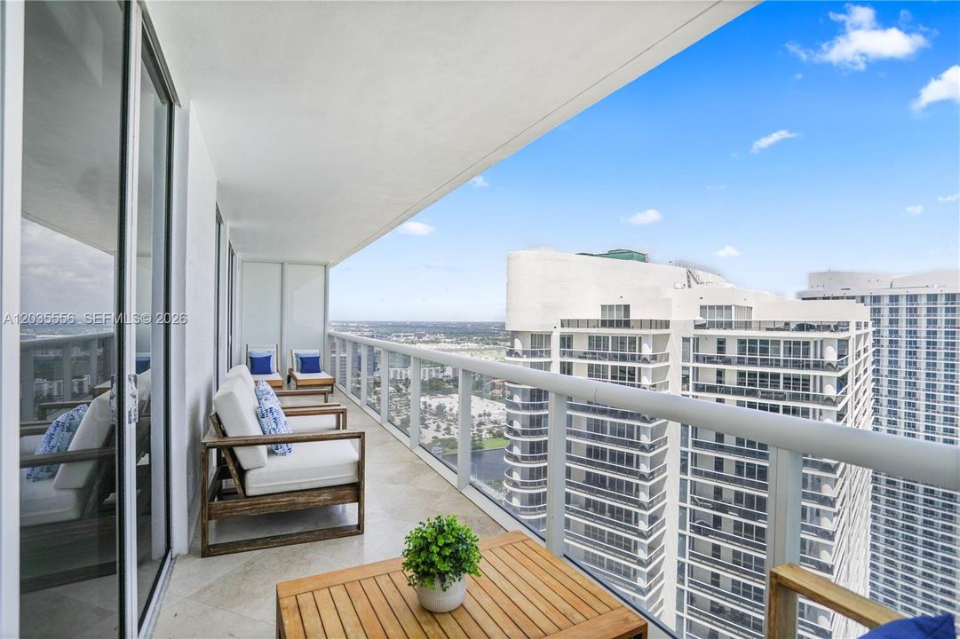 For Sale: $1,290,000 (3 beds, 2 baths, 1554 Square Feet)