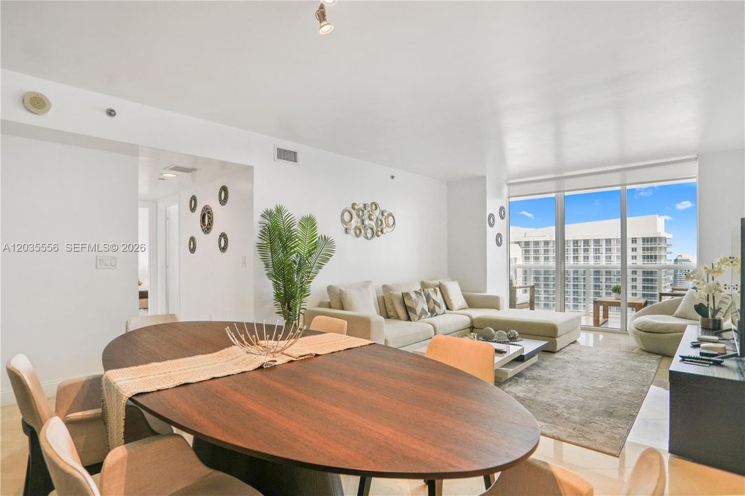 For Sale: $1,290,000 (3 beds, 2 baths, 1554 Square Feet)
