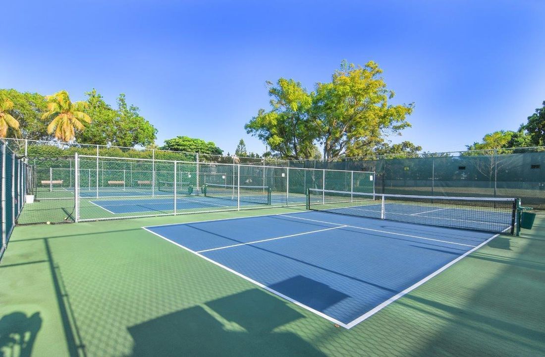 TENNIS