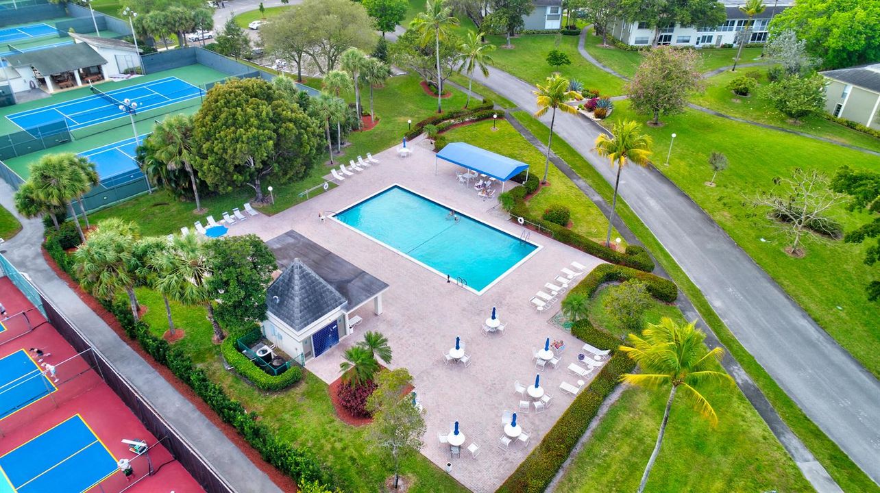 TENNIS /POOL