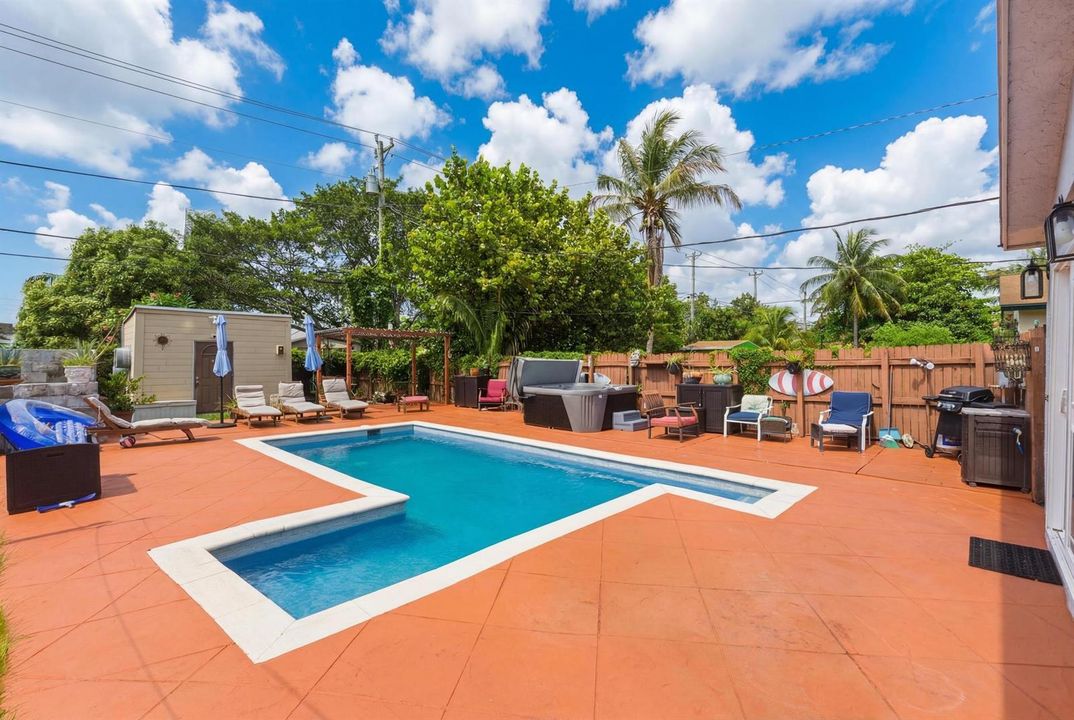 224 Back Pool Area 1
