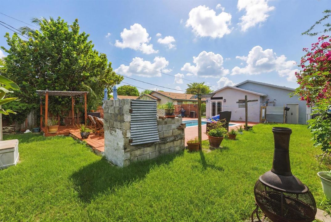 224 Backyard Smoke Pit