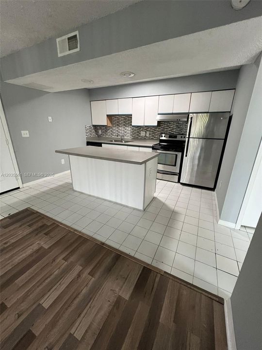 For Rent: $1,600 (1 beds, 1 baths, 633 Square Feet)