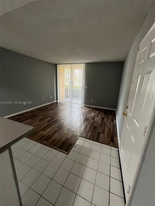 For Rent: $1,600 (1 beds, 1 baths, 633 Square Feet)