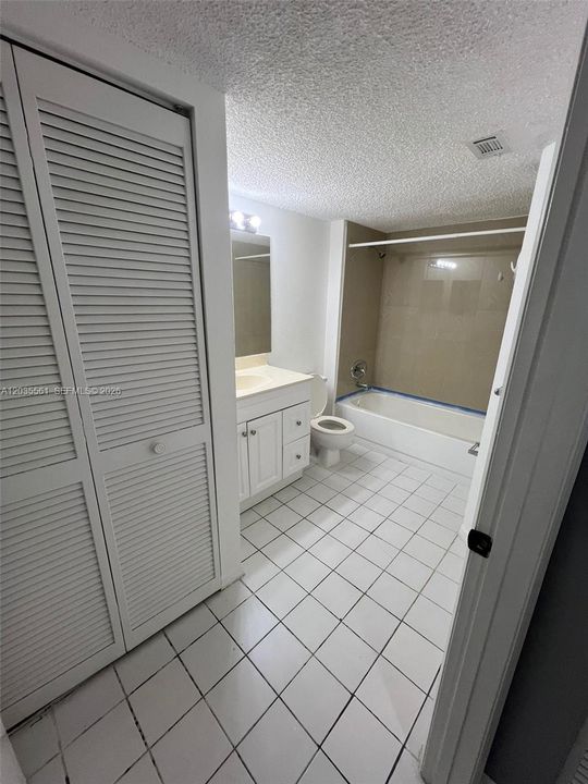For Rent: $1,600 (1 beds, 1 baths, 633 Square Feet)