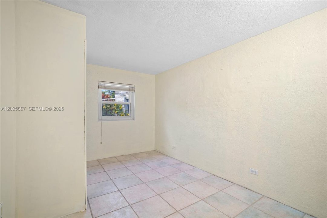 For Rent: $1,999 (2 beds, 1 baths, 636 Square Feet)