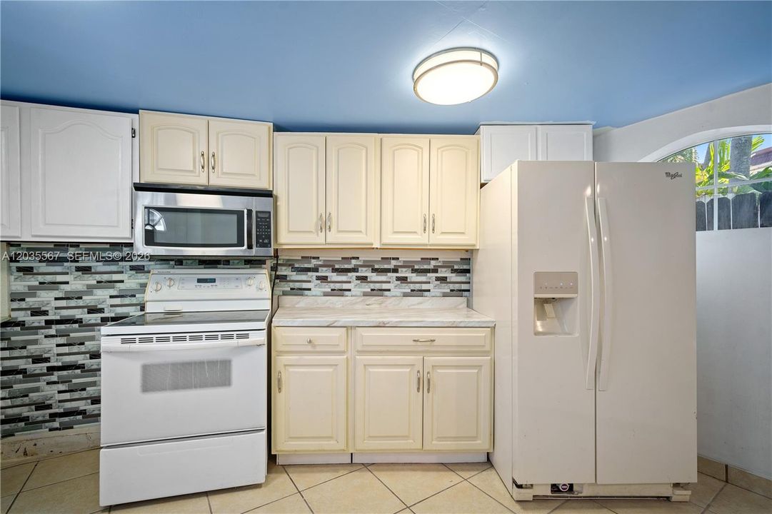 For Rent: $1,999 (2 beds, 1 baths, 636 Square Feet)