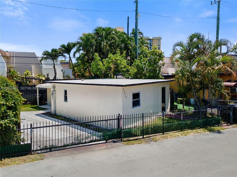 For Rent: $1,999 (2 beds, 1 baths, 636 Square Feet)