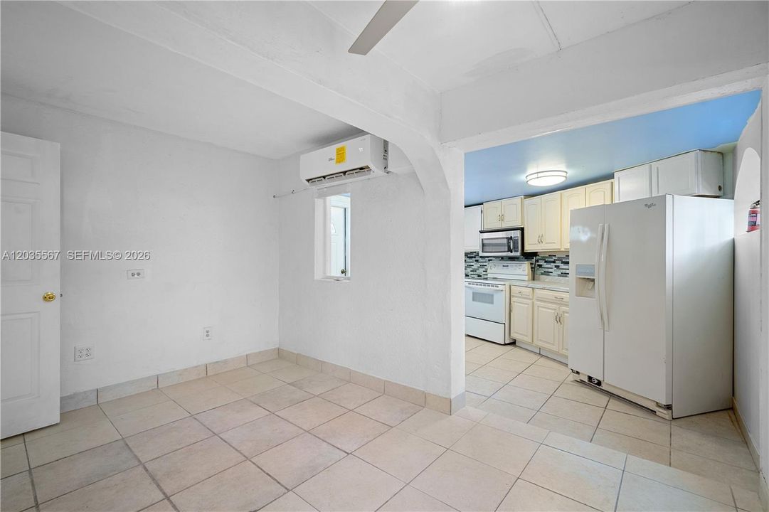 For Rent: $1,999 (2 beds, 1 baths, 636 Square Feet)