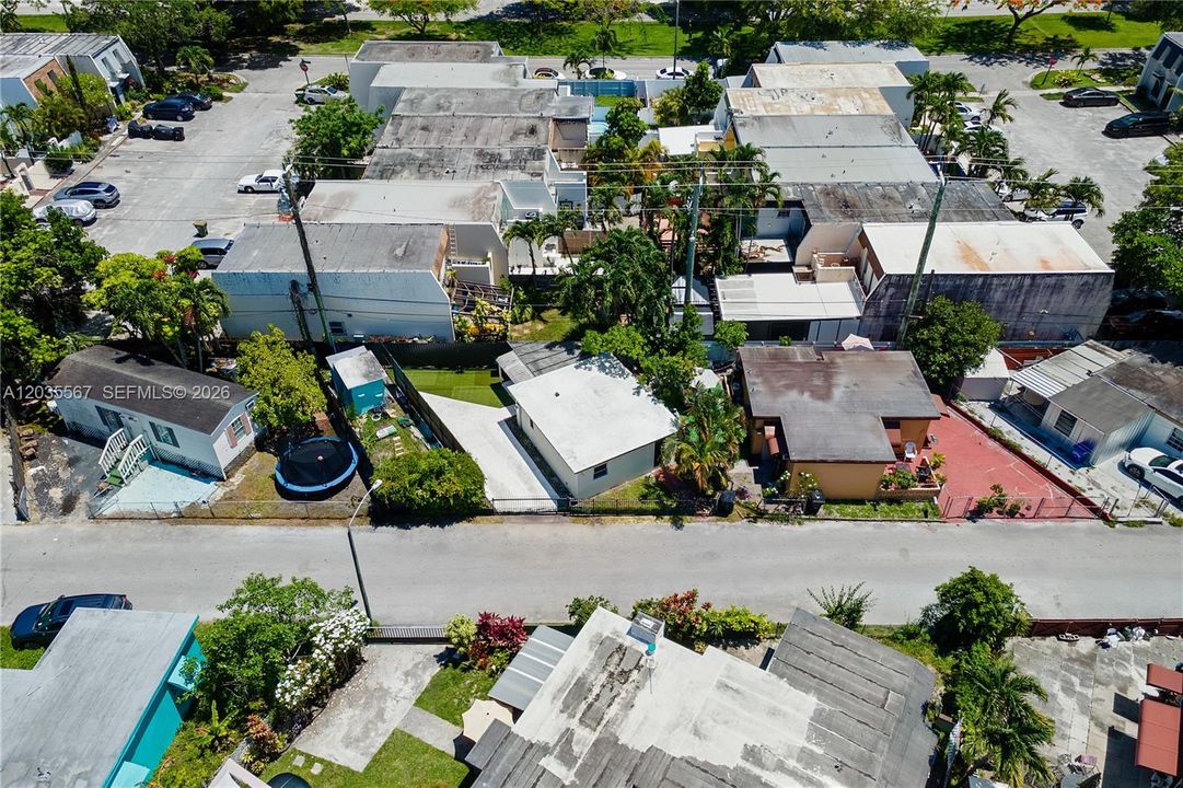 For Rent: $1,999 (2 beds, 1 baths, 636 Square Feet)