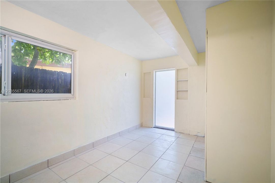 For Rent: $1,999 (2 beds, 1 baths, 636 Square Feet)