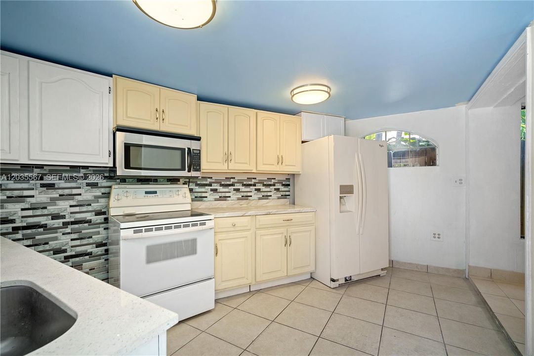 For Rent: $1,999 (2 beds, 1 baths, 636 Square Feet)