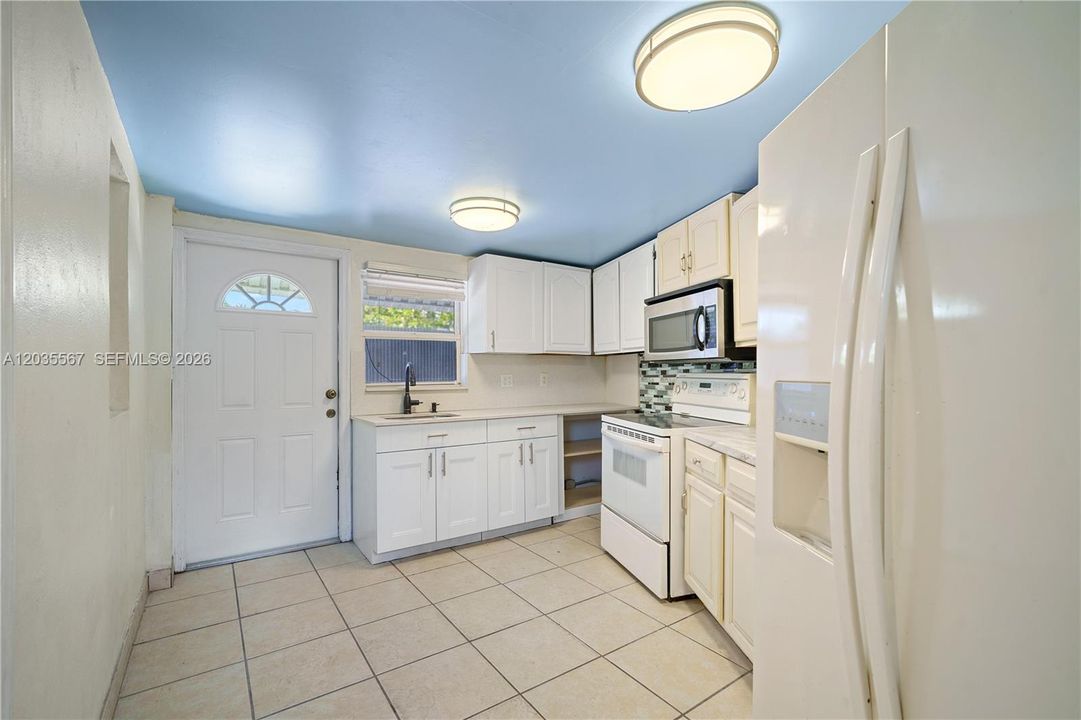 For Rent: $1,999 (2 beds, 1 baths, 636 Square Feet)