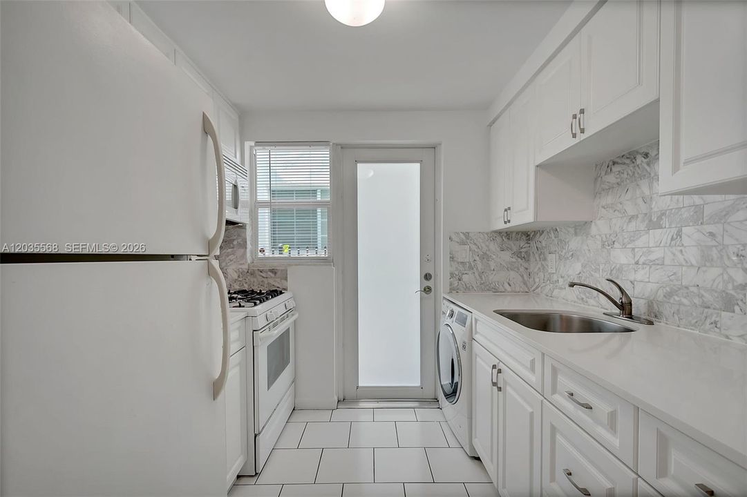 В аренду: $2,100 (0 спален, 1 ванн, 438 Квадратных фут)