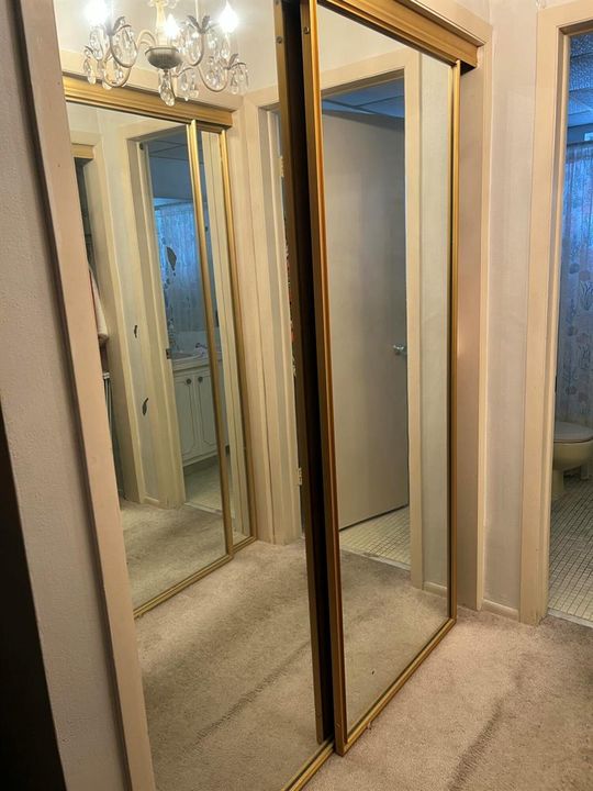 WALKING CLOSET.1