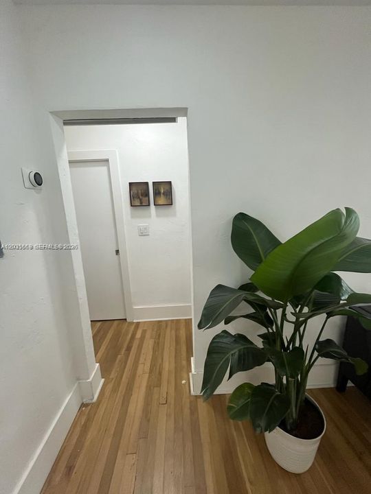 For Rent: $1,350 (1 beds, 1 baths, 2072 Square Feet)