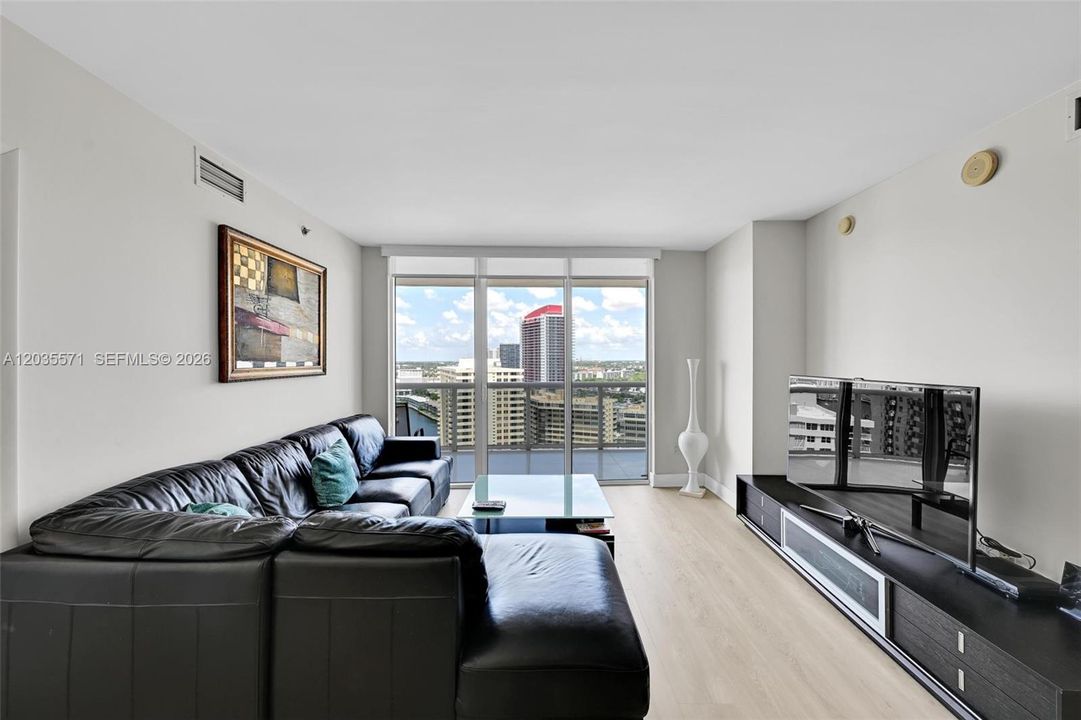 For Rent: $5,800 (3 beds, 3 baths, 1571 Square Feet)
