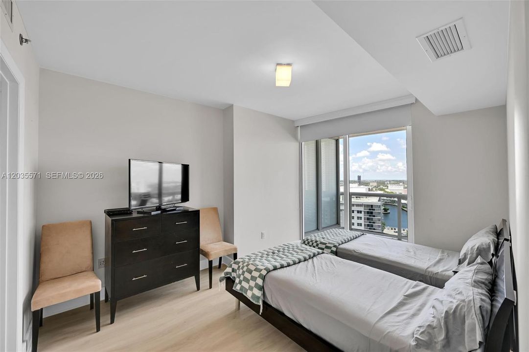 For Rent: $5,800 (3 beds, 3 baths, 1571 Square Feet)