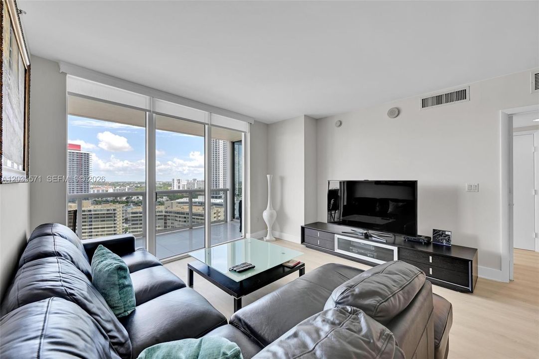 For Rent: $5,800 (3 beds, 3 baths, 1571 Square Feet)