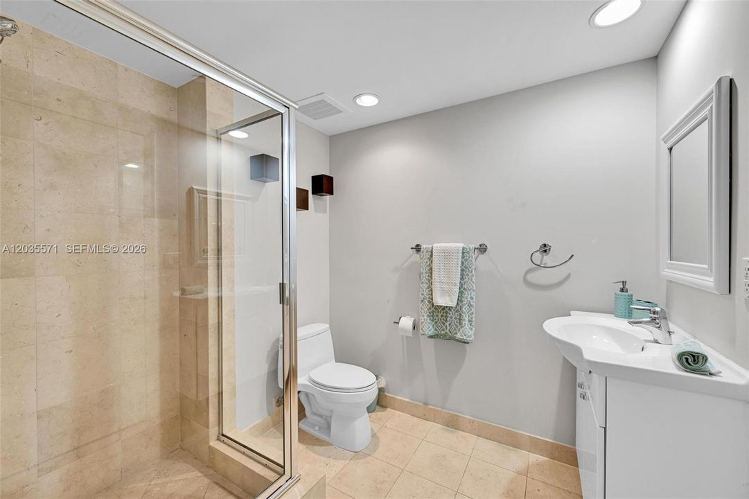 For Rent: $5,800 (3 beds, 3 baths, 1571 Square Feet)