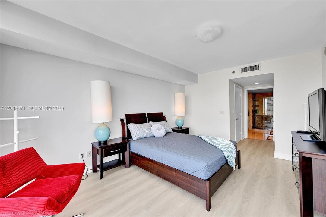 For Rent: $5,800 (3 beds, 3 baths, 1571 Square Feet)