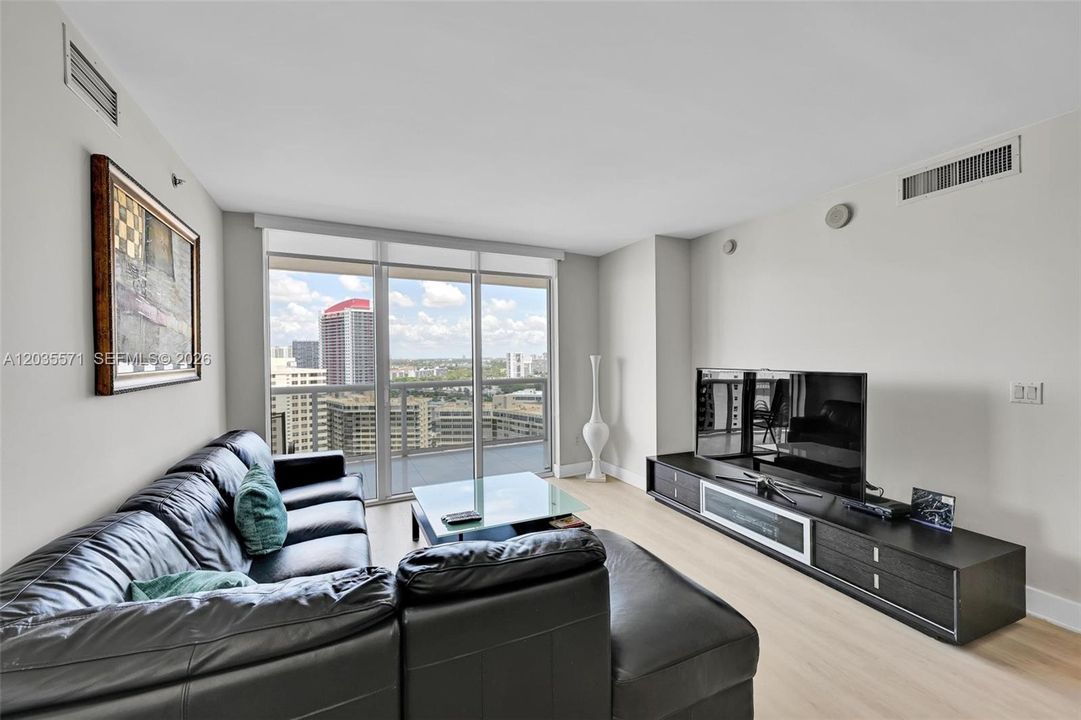 For Rent: $5,800 (3 beds, 3 baths, 1571 Square Feet)