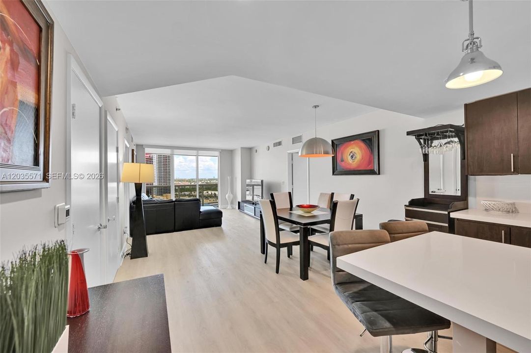 For Rent: $5,800 (3 beds, 3 baths, 1571 Square Feet)