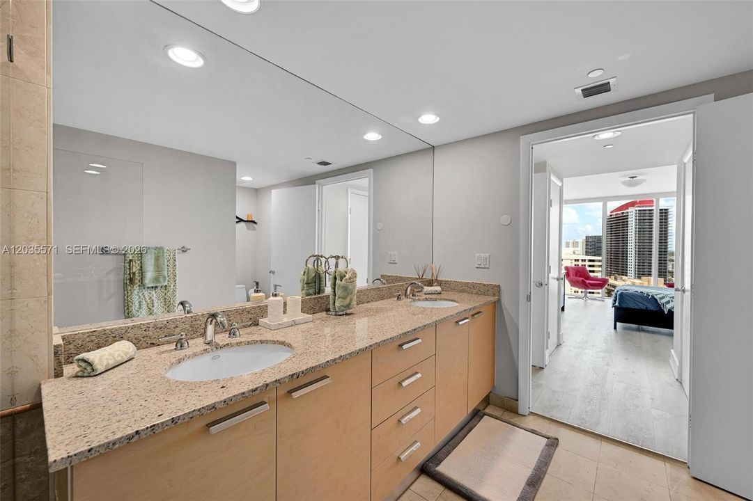 For Rent: $5,800 (3 beds, 3 baths, 1571 Square Feet)